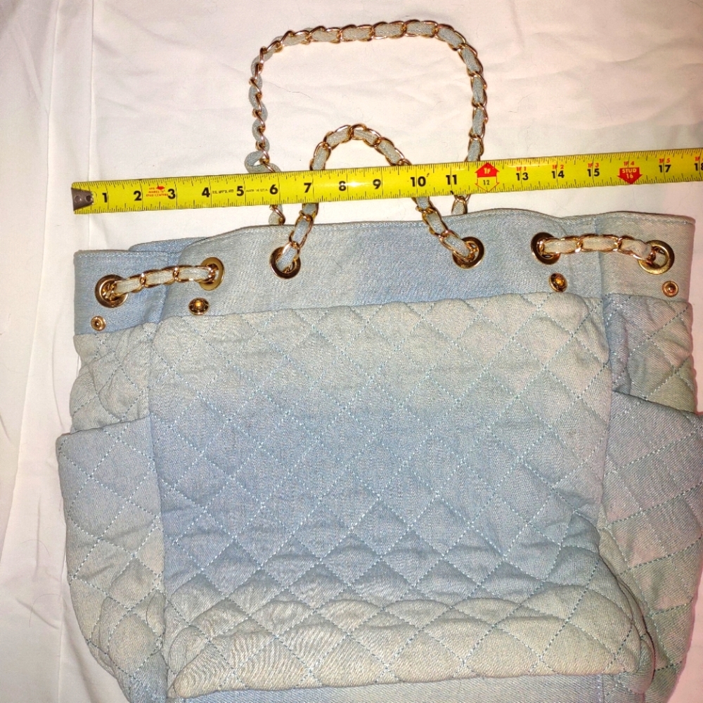 😍Bundle 2 for $30 Light denim chain handle tote EUC